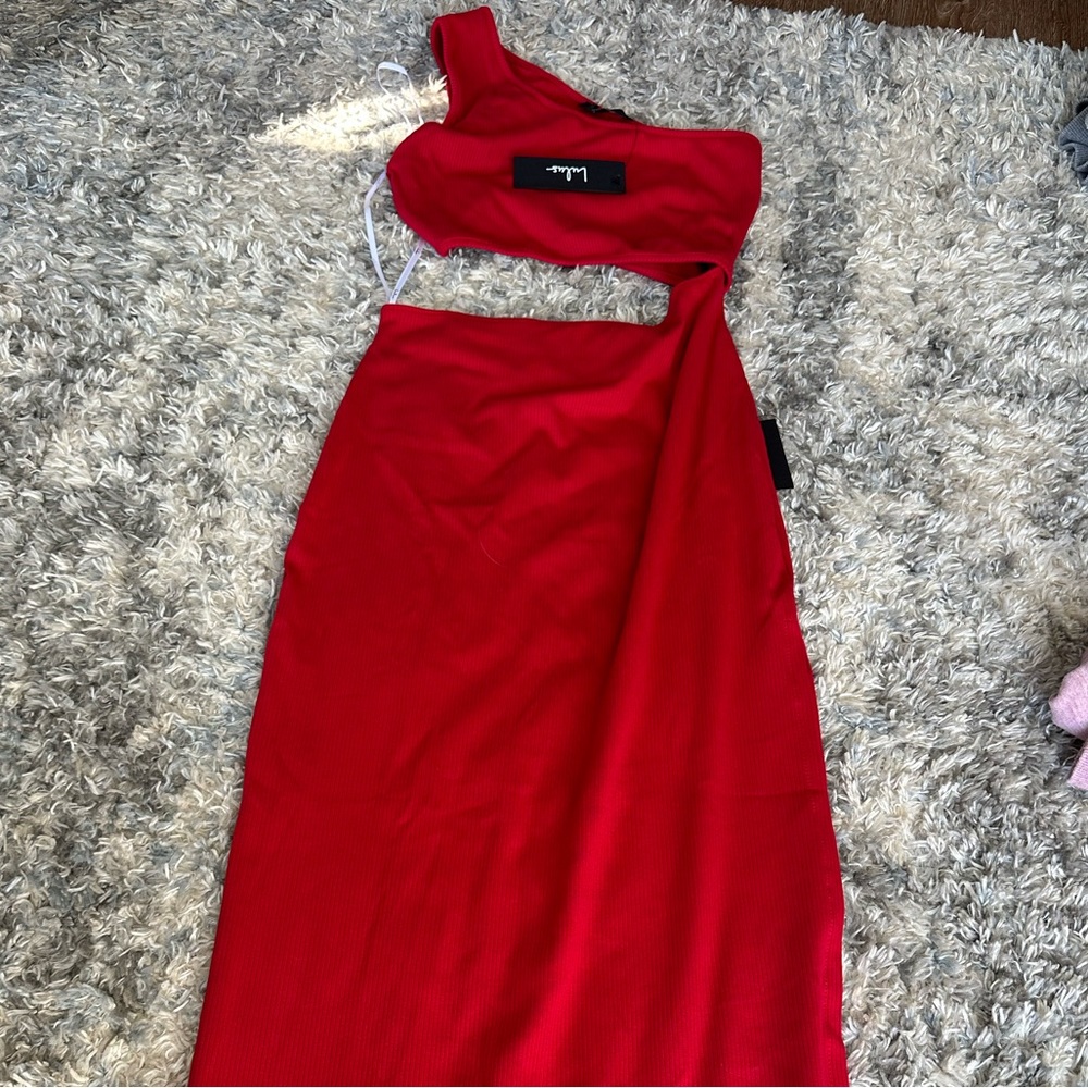 Lulu’s red, ribbed, cut out, midi dress with slit